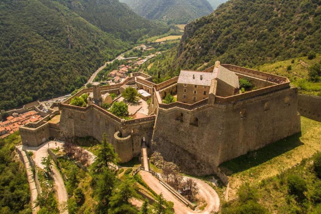 Les Maisons Du Conflent, Maisons Familiales En Pierre Au Coeur Des Remparts Villefranche-de-Conflent Exterior foto