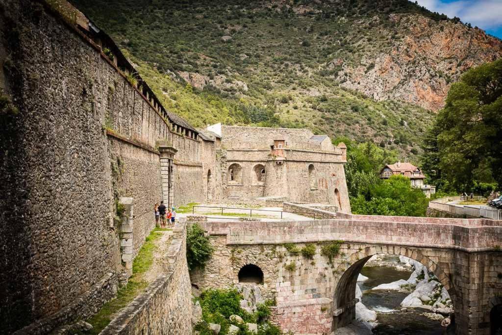 Les Maisons Du Conflent, Maisons Familiales En Pierre Au Coeur Des Remparts Villefranche-de-Conflent Exterior foto
