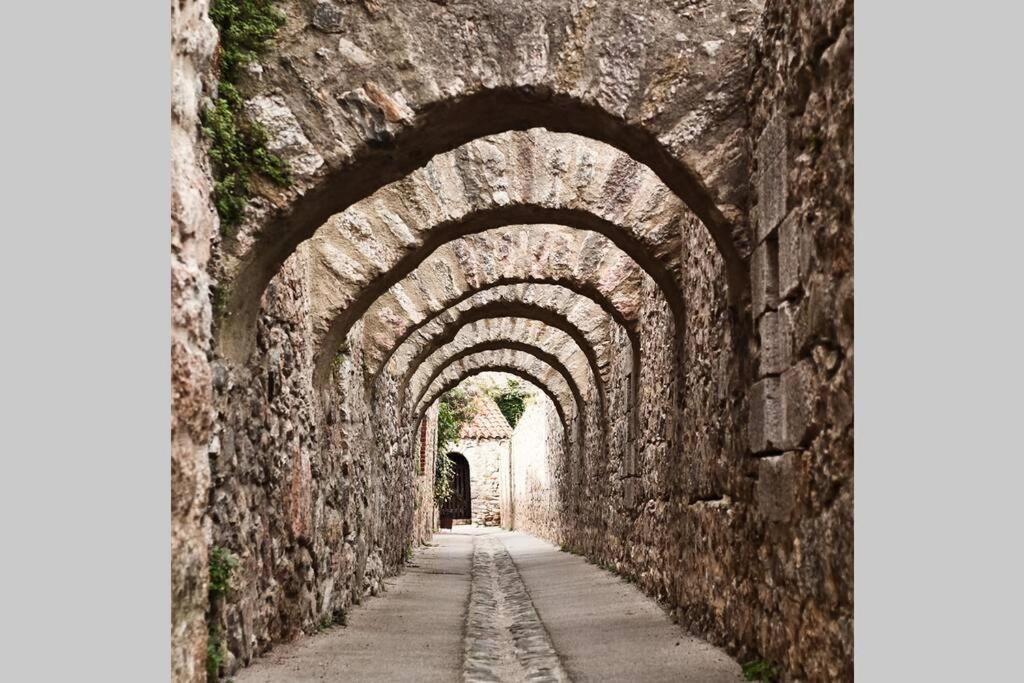 Les Maisons Du Conflent, Maisons Familiales En Pierre Au Coeur Des Remparts Villefranche-de-Conflent Exterior foto